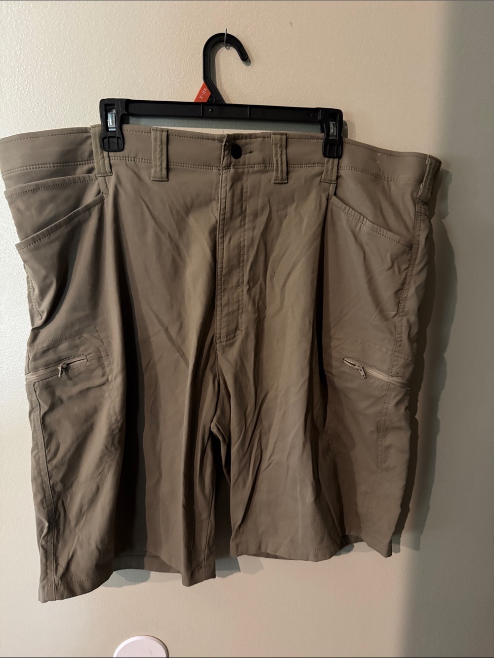 Wrangler Tan Men's Cargo Shorts with Zip Pockets